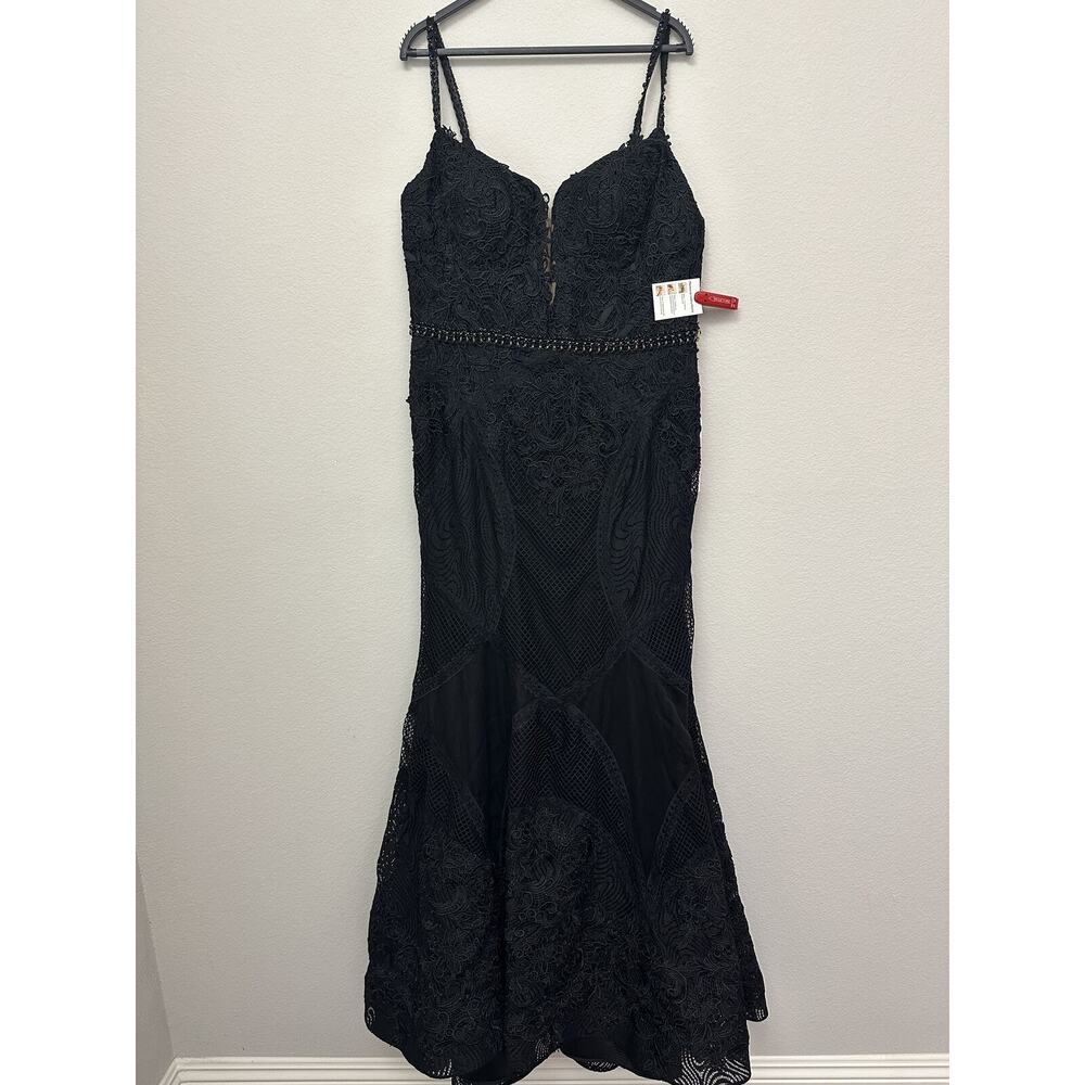 NWT Mac Duggal Black Lace Sleeveless V-Neck 79082 Dress Size 16
